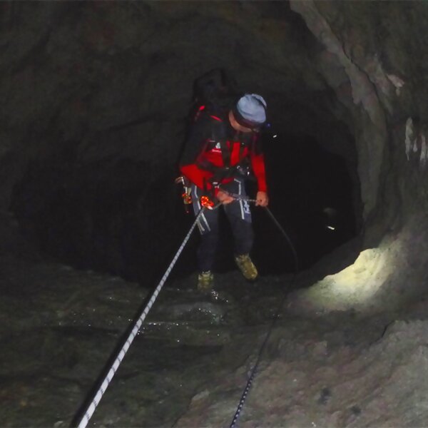 Nimm an einer geführten Klettertour für Anfänger durch die Höhlen des Ötztals teil - Ötztal | Tirol
