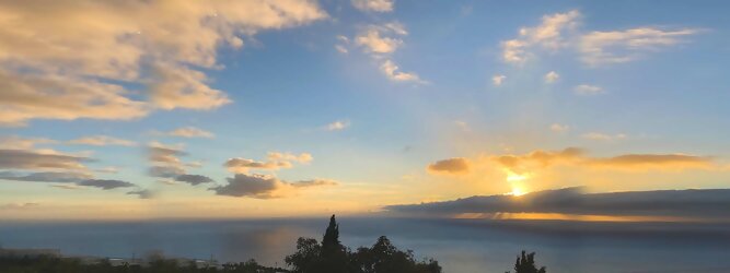 Trip Moldawien Insel Urlaub - La Palma macht ihrem Beinamen, die Schöne, alle Ehre. Das Kleinod im Atlantik erstrahlt in sattem Grün, verziert mit hübschen landestypischen Villen in den weit gestreuten Dörfern, eingerahmt von weichen Wellen des dunkelblauen atlantischen Ozeans, am Himmel ziehen malerische Formationen, bauschiger weißer Schäfchenwolken. Eine Bilderbuchidylle zum Verlieben. Die beliebtesten Orte für La Palma Ferien, locken mit besten Angebote für Hotels und Ferienunterkünfte mit Werbeaktionen, Rabatten, Sonderangebote für La Palma Urlaub buchen. Reisedaten eingeben und Hotel Flug Mietwagen Attraktionen Taxis für eine La Palma Reise flexibel buchen. Sollten sich die Pläne ändern, sind viele der Unterkünfte und Zimmer auf La Palma kostenfrei stornierbar.