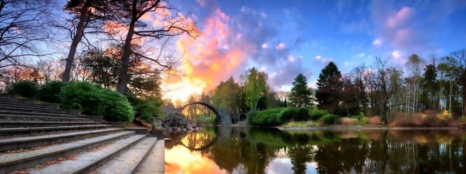Trip Moldawien Reisetipps - Teufelsbrücke wird die Rakotzbrücke in Kromlau, Deutschland, genannt. Ein mystischer, idyllischer wunderschöner Ort; eine wahre Augenweide, wenn sich der Brücken Rundbogen im See spiegelt und zum Kreis vervollständigt. Ein märchenhafter Besuch, im blühenden Azaleen & Rhododendron Park. Der Azaleen- und Rhododendronpark Kromlau ist ein ca. 200 ha großer Landschaftspark im Ortsteil Kromlau der Gemeinde Gablenz im Landkreis Görlitz. Er gilt als die größte Rhododendren-Freilandanlage als Landschaftspark in Deutschland und ist bei freiem Eintritt immer geöffnet. Im Jahr 1842 erwarb der Großgrundbesitzer Friedrich Hermann Rötschke, ein Zeitgenosse des Landschaftsgestalters Hermann Ludwig Heinrich Fürst von Pückler-Muskau, das Gut Kromlau.